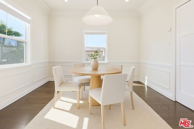 Foto del edificio - 111 N Harper Ave