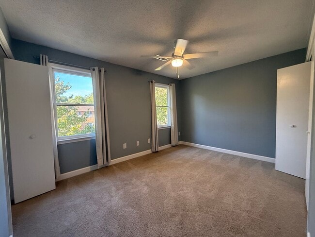 Foto del edificio - 2 Bedroom 1.5 Bath Townhome located in Gre...
