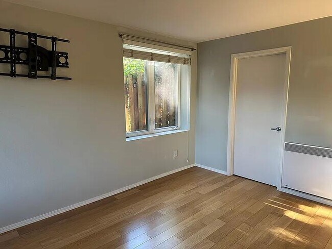 Foto del edificio - 1646 W 65th Pl