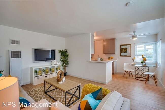 Building Photo - 1 br, 1 bath Apartment - 359 East Esther S...