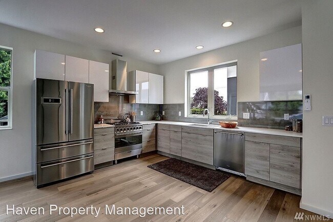 Foto del edificio - 3 br, 3 bath House - 708 S Orcas St