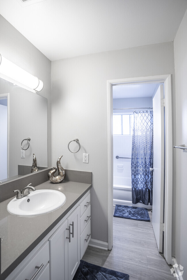 2HAB, 2BA - 950 ft² - Echo Pointe