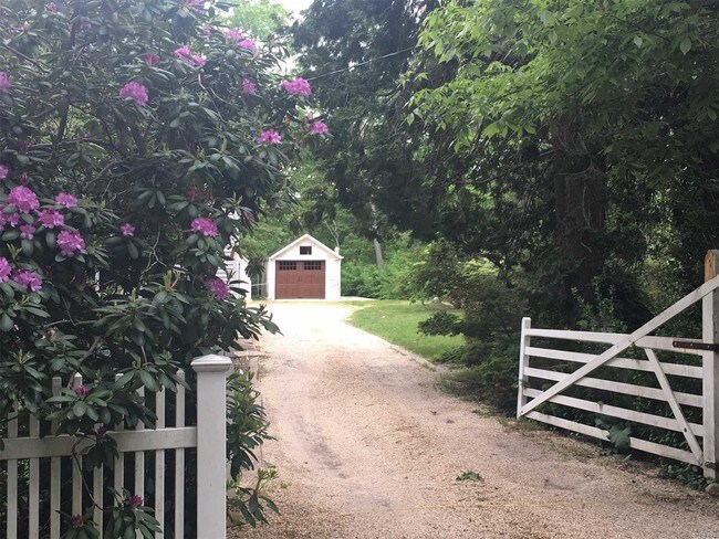 Foto del edificio - 116 Sandy Hollow Rd