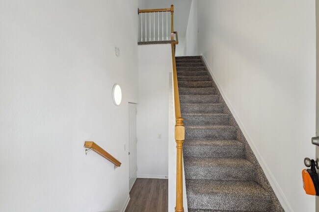 Foto del edificio - SPECIAL: WAIVING $250 ADMIN FEE on this 3 Bedroom, 2 Bath with Private Balcony off Primary Bedroo...