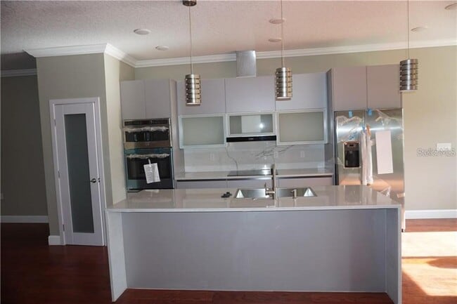 Building Photo - 1908 Greenbriar Ter