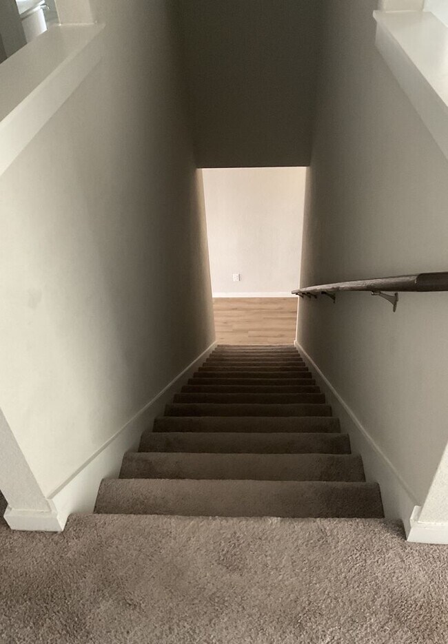 Foto del edificio - Available Now-Townhome