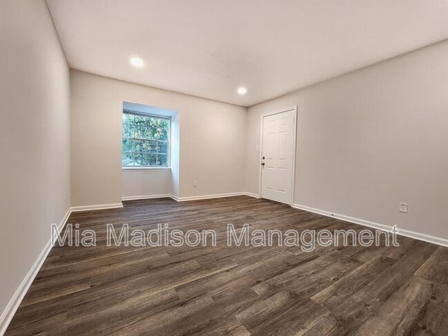 Building Photo - 111 E Mell St