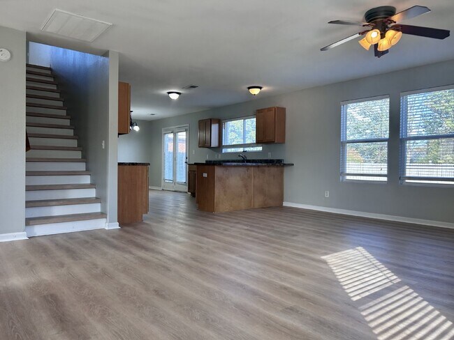 Building Photo - Coming soon!!! $500 off 1st month with 15 month lease!!! Magnificent 3 Bedroom in Madison