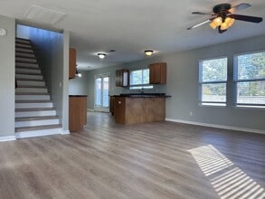 Building Photo - 379 Jasmine Dr