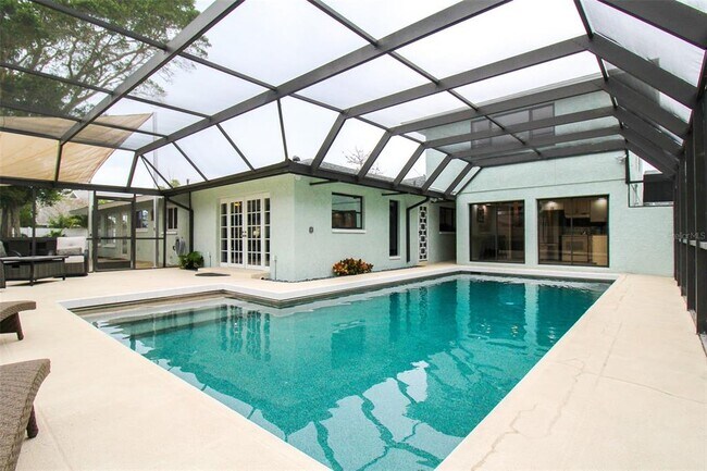 Building Photo - 605 Cornwell on the Gulf