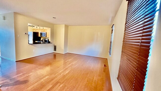 Foto del edificio - Beautiful Townhome Near Gunner's Lake in G...