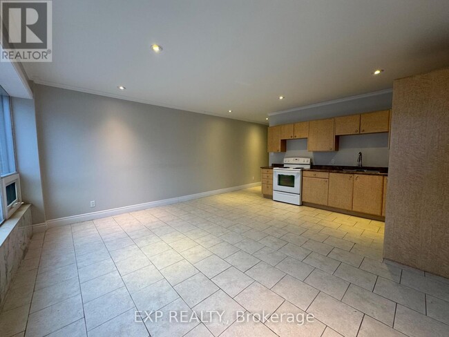 Photo du bâtiment - 258-258 Lakeshore Rd E