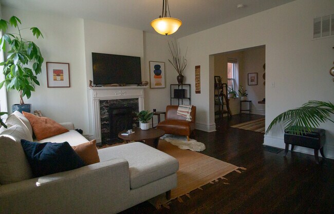 Building Photo - 2207 Jules St