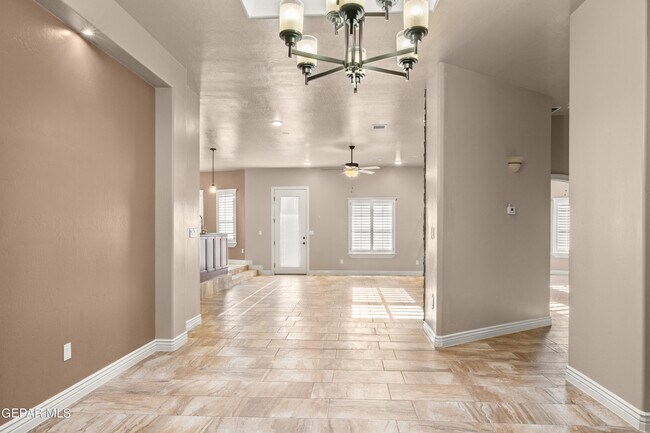 Foto del edificio - 14268 Jeff Milton Ct