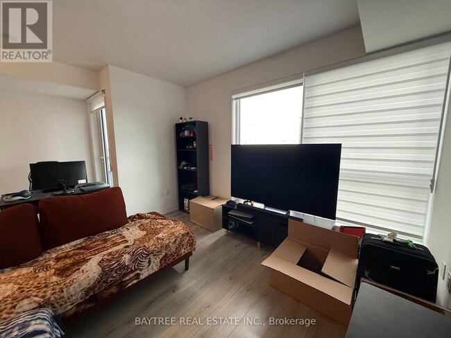 Photo du bâtiment - 395 Bloor St E