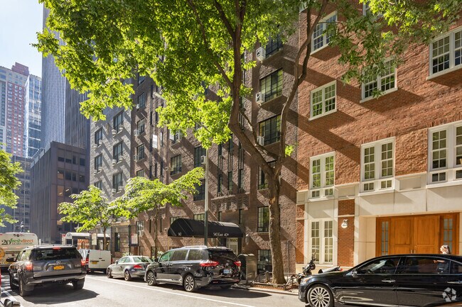 Building Photo - 140 E 40th St