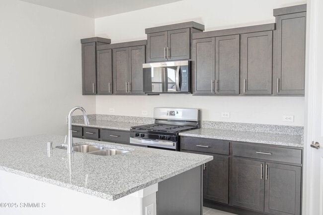 Foto del edificio - 5017 Sand Strm Rd