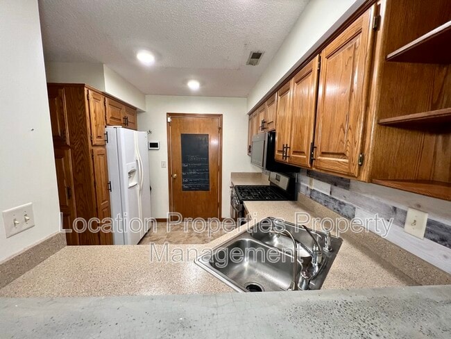 Foto del edificio - 2113 Atchison Ave