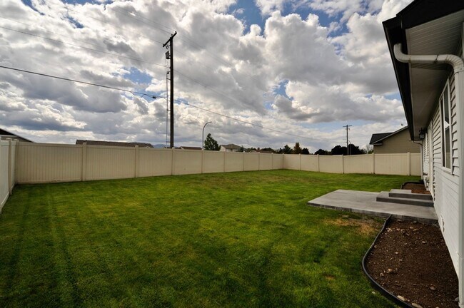 Foto del edificio - 3 bed 2 bath Rancher near Post Falls High School