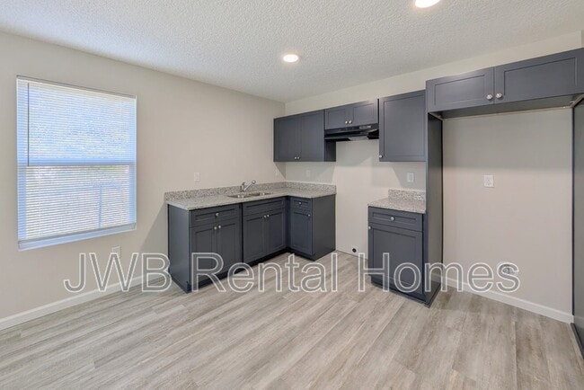 Building Photo - 5827 Ave B