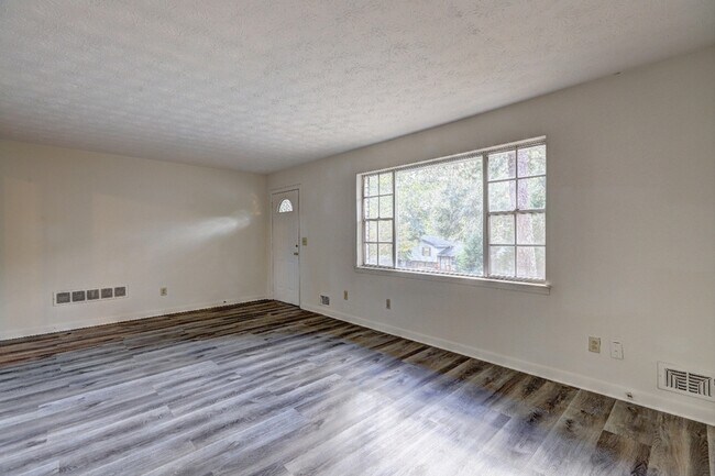 Foto del edificio - 6702 Bedford Rd