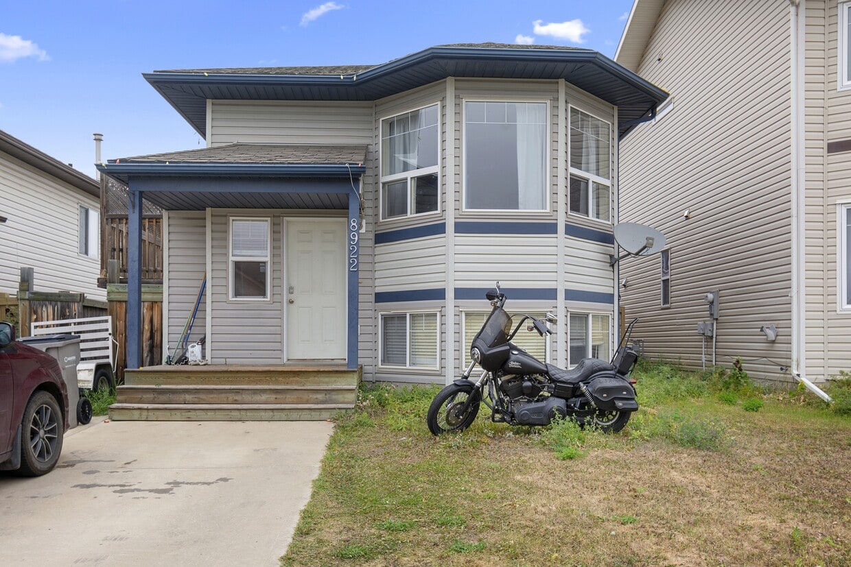 Photo principale - 8922-8970 70 Ave