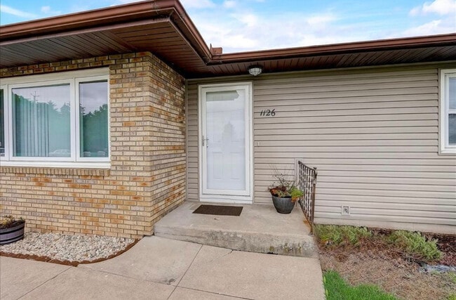 Building Photo - 1124 Wisconsin Dr