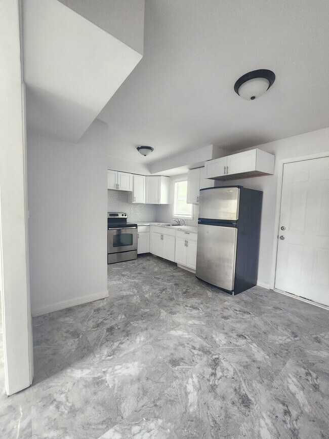 Building Photo - 347 Grant Ave