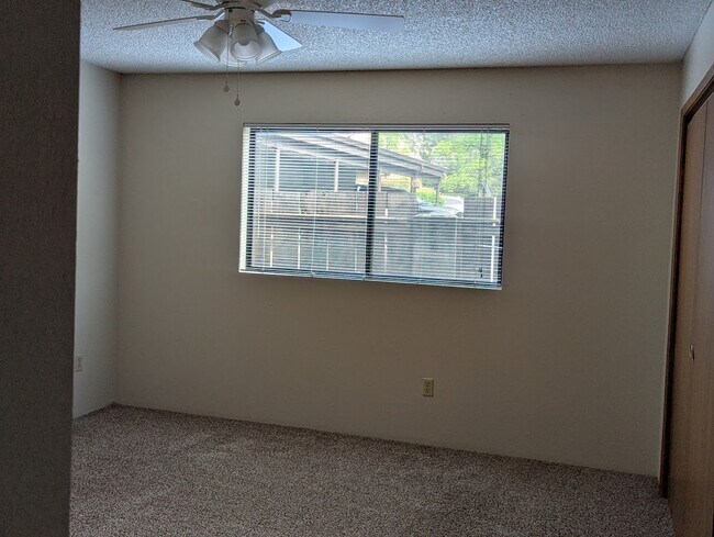 Foto del edificio - 1229 Burton Ct