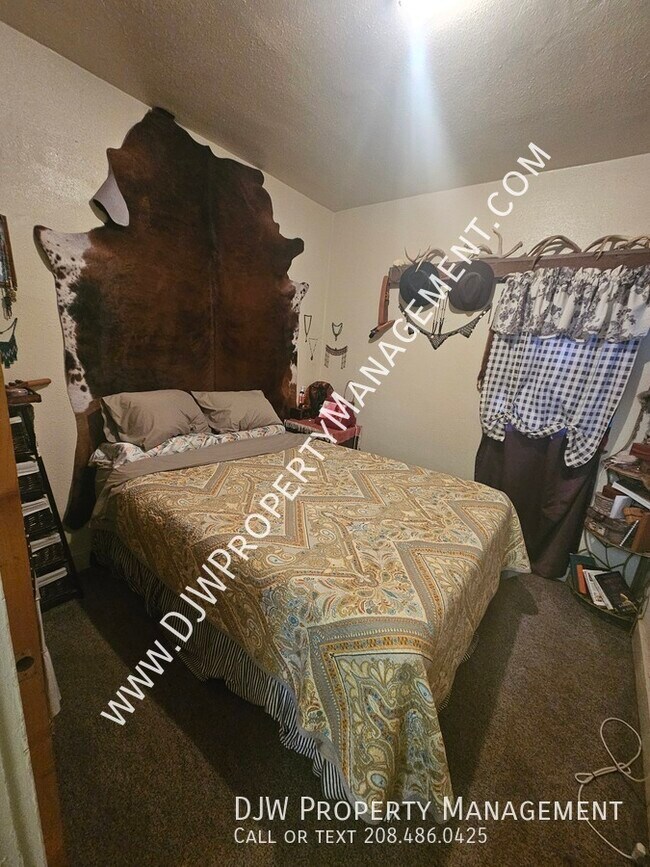 Foto del edificio - 307 W 3rd St