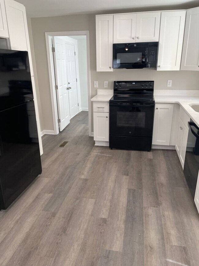 Foto del edificio - 1892 Ebert Rd