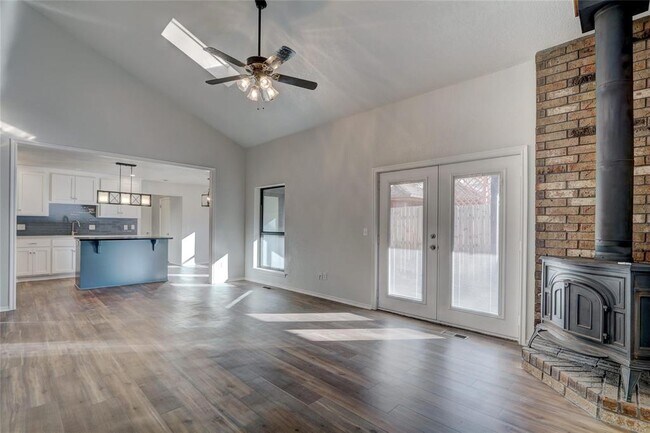 Building Photo - 12425 Fox Run Dr
