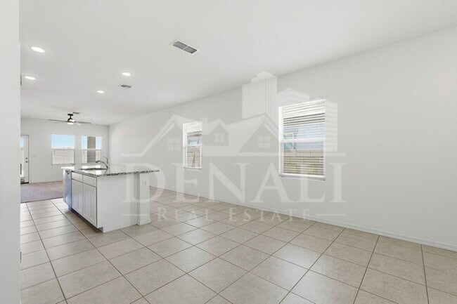 Building Photo - 10941 N 165th Ave