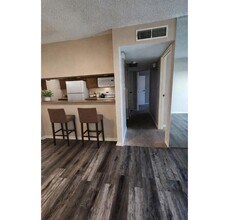 Building Photo - 2818 S Bartell Dr