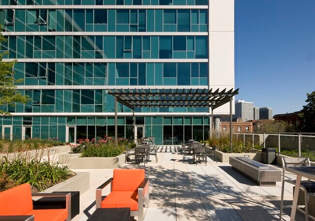 Foto del edificio - 3744 N Halsted St