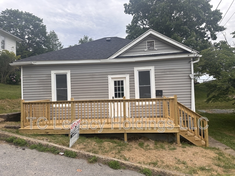Primary Photo - 614 Hart St