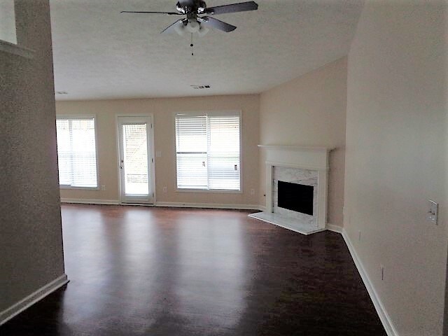 Foto del edificio - 3670 Sugarbrook Dr