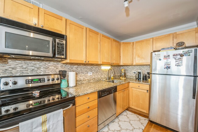Foto del edificio - 655 W Irving Park Rd
