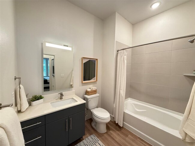 Foto del edificio - 641 W Crosstimbers St