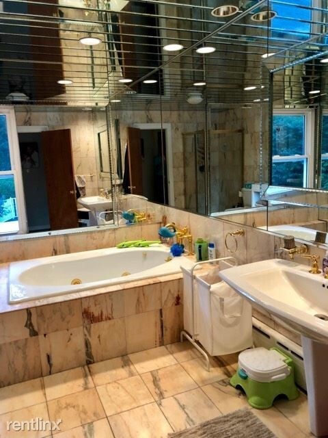 Foto del edificio - 51 Rosedale Ave