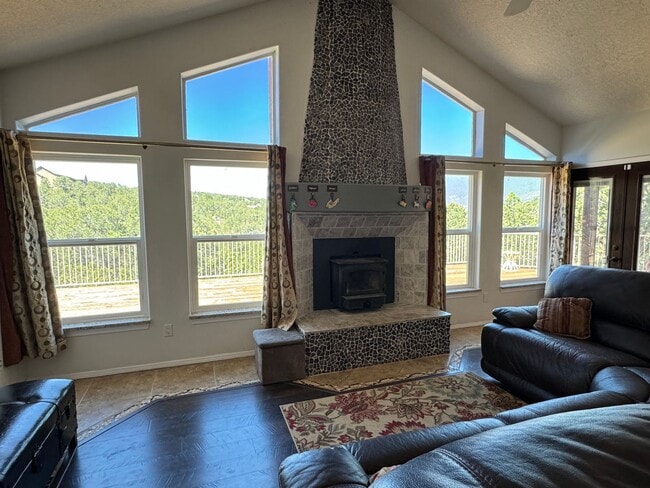 Building Photo - 4 Bedroom, 3 Bathroom Home in Tijeras, NM