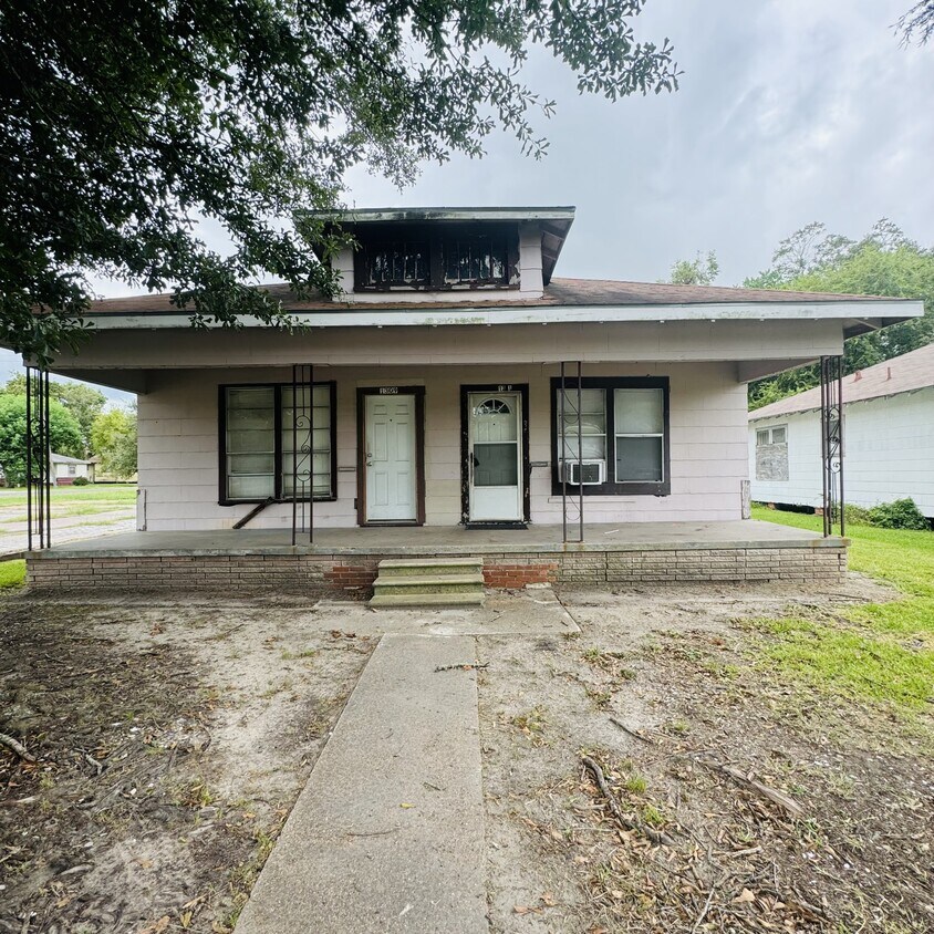 Foto principal - 1311 Dequeen Blvd