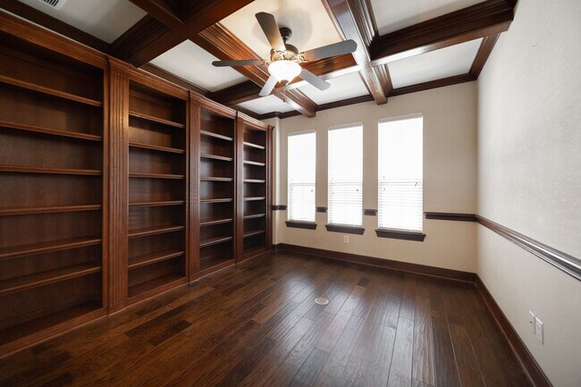 Building Photo - Elegant two-story in Trophy Club
