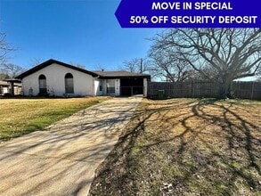 Building Photo - 800 Irwin Dr