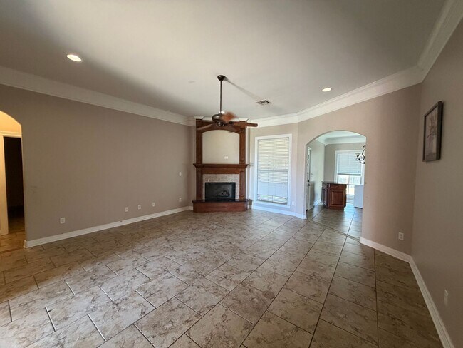 Building Photo - Gorgeous 3 Bedroom North Bossier Home