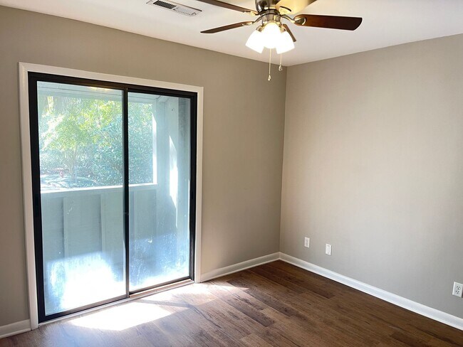 Building Photo - Mt.Pleasant Condo