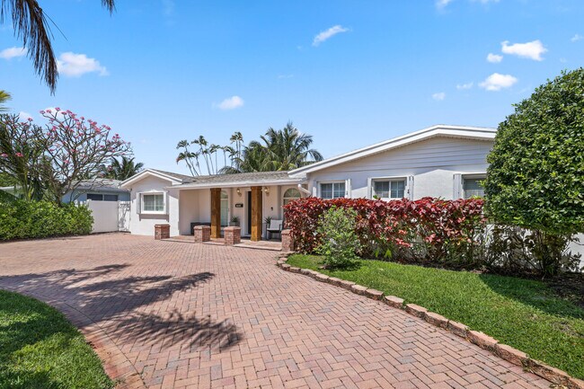 Building Photo - 1411 SE 7th Ct