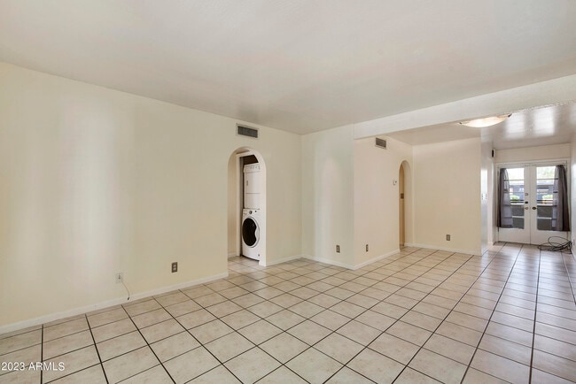 Building Photo - 1449 E Highland Ave