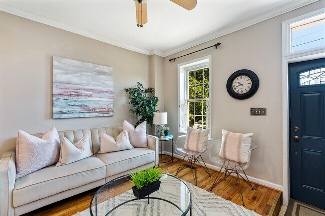 Sala de estar - 1413 E Clement St