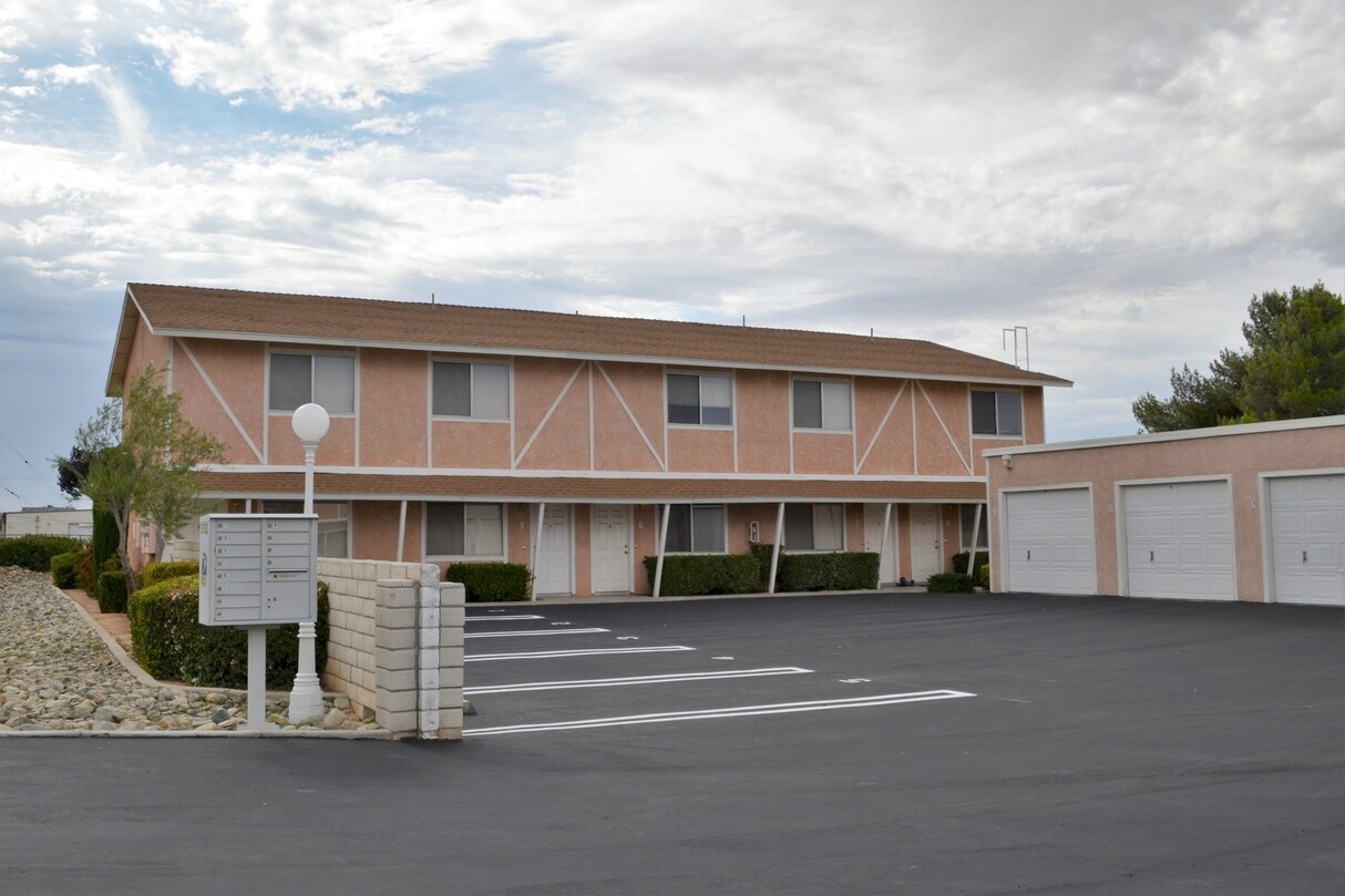 Primary Photo - Desert Rose Apartments